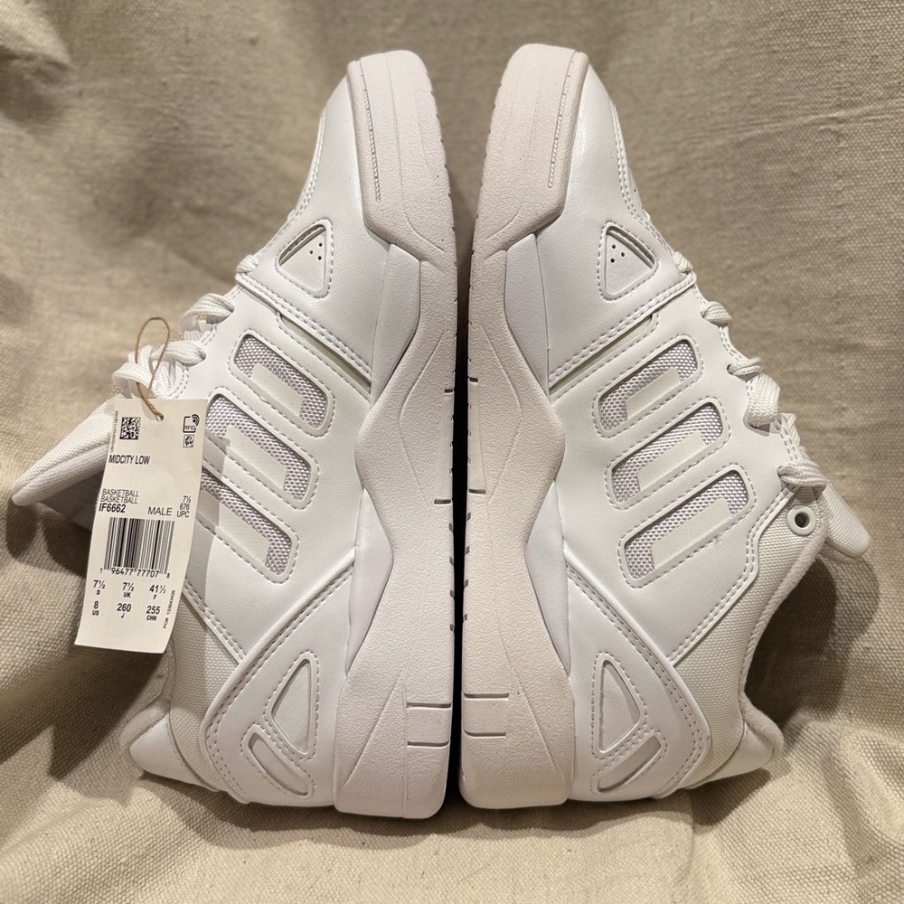 Men’s
Adidas Classic White Basketball Trainers size 8 - Picture 4 of 10